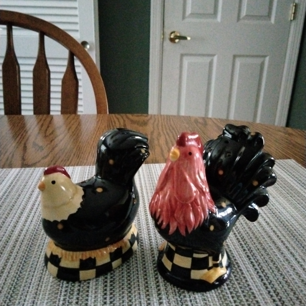 Vintage Country Rooster & Hen Salt & Pepper Shakers
